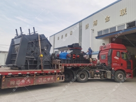 1000*700液壓對輥制砂機，1210反擊破發(fā)往四川