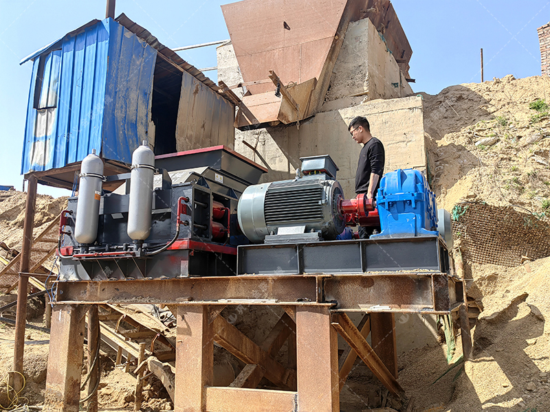 青石制砂難題多？對輥破碎機如何輕松應(yīng)對？