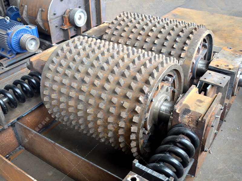 為何越來越多的礦山選擇雙齒輥而非顎式破碎機？這3點很關鍵！